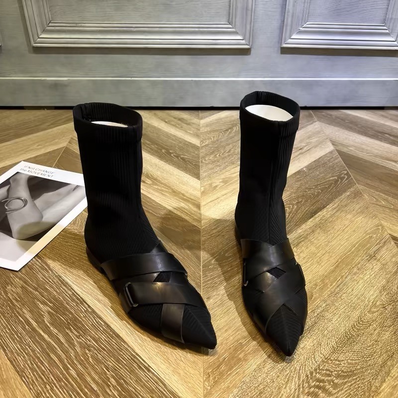 2024 autumn and winter new pointed toe thick heel short boots.