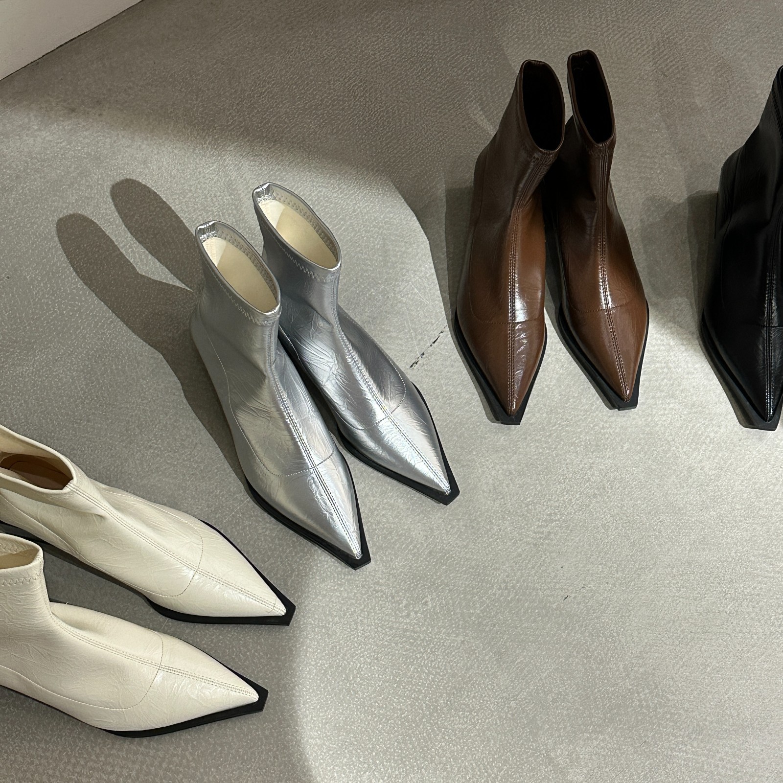 Autumn/Winter Pointed Fashion Thick Heeled Short Boots.