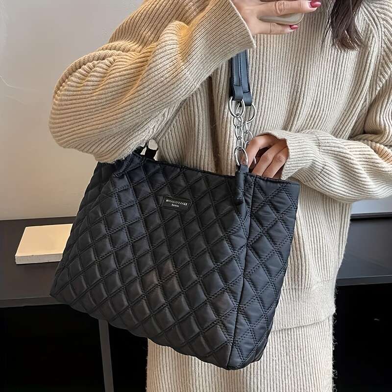 Large Capacity Women's Shoulder Bag - Quilted, Fashionable, All-Match Commuter Tote with Spacious Interior and Stylish Design