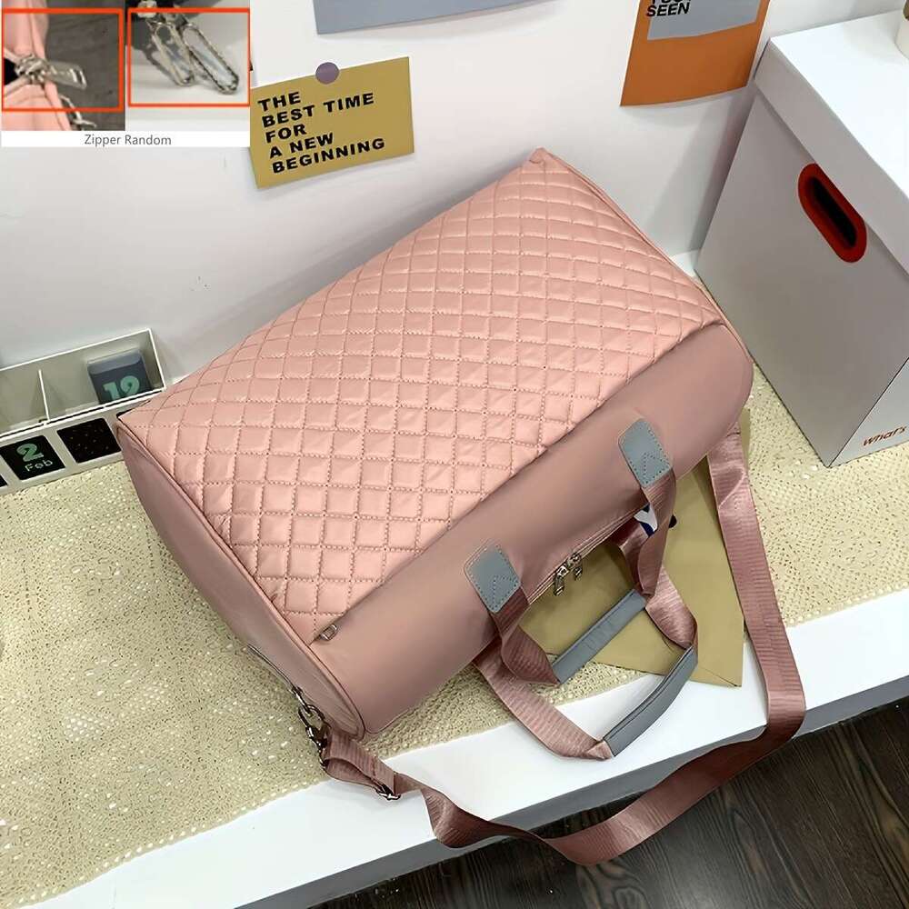 Chic Argyle Weekender Duffel - Stylish & Spacious Travel Bag with Secure Zipper for the Modern Traveler