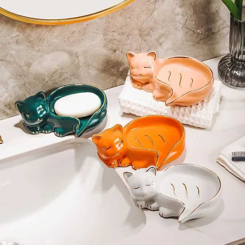 es Cartoon Cute Ceramic Soap Dish Cat Shape Soap Box with Drain Water Soap Box Wash Basin Drainage Shelf Bathroom Accessories 2024 S2411152