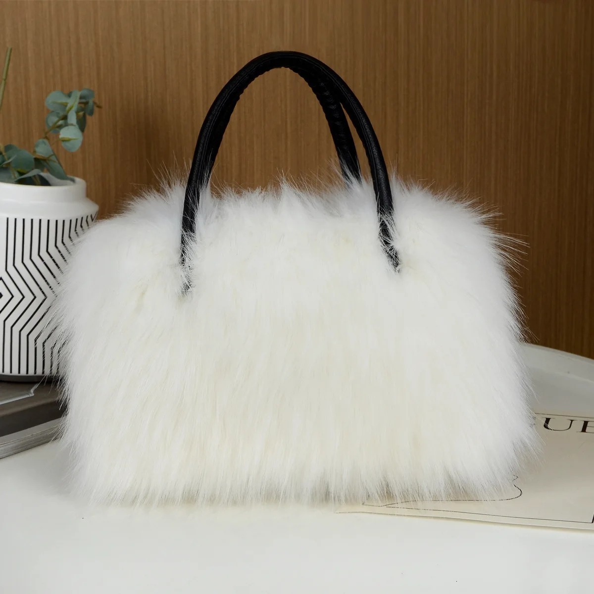 Fur Handbags Winter Hand faux Raccoon Fur Plush Bag Advanced Fashion Handheld One Shoulder Faux Fur Bag 241114