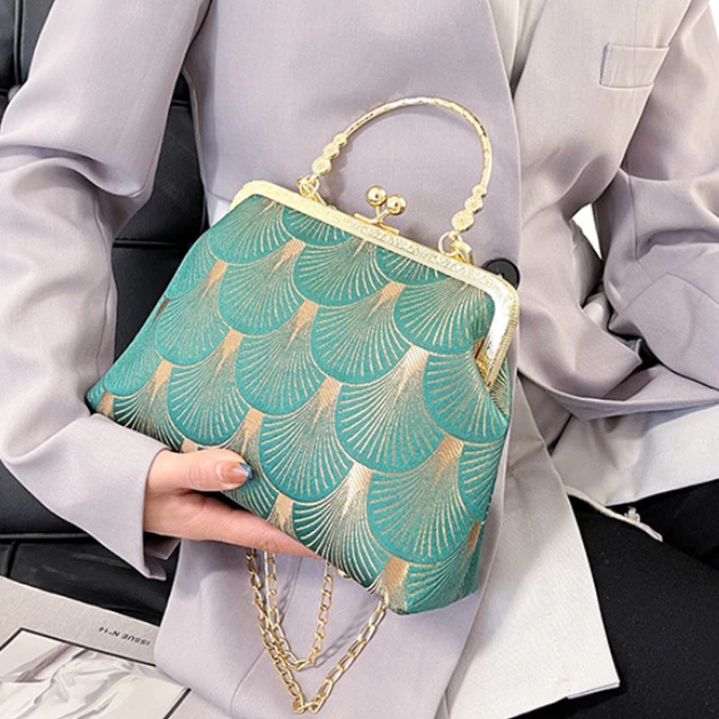 2025S New Free Shipping Designer Bag Retro Style Handbag Large Capacity Womens Fashion Clip Pearl Chain Shoulder Cross Body Bag