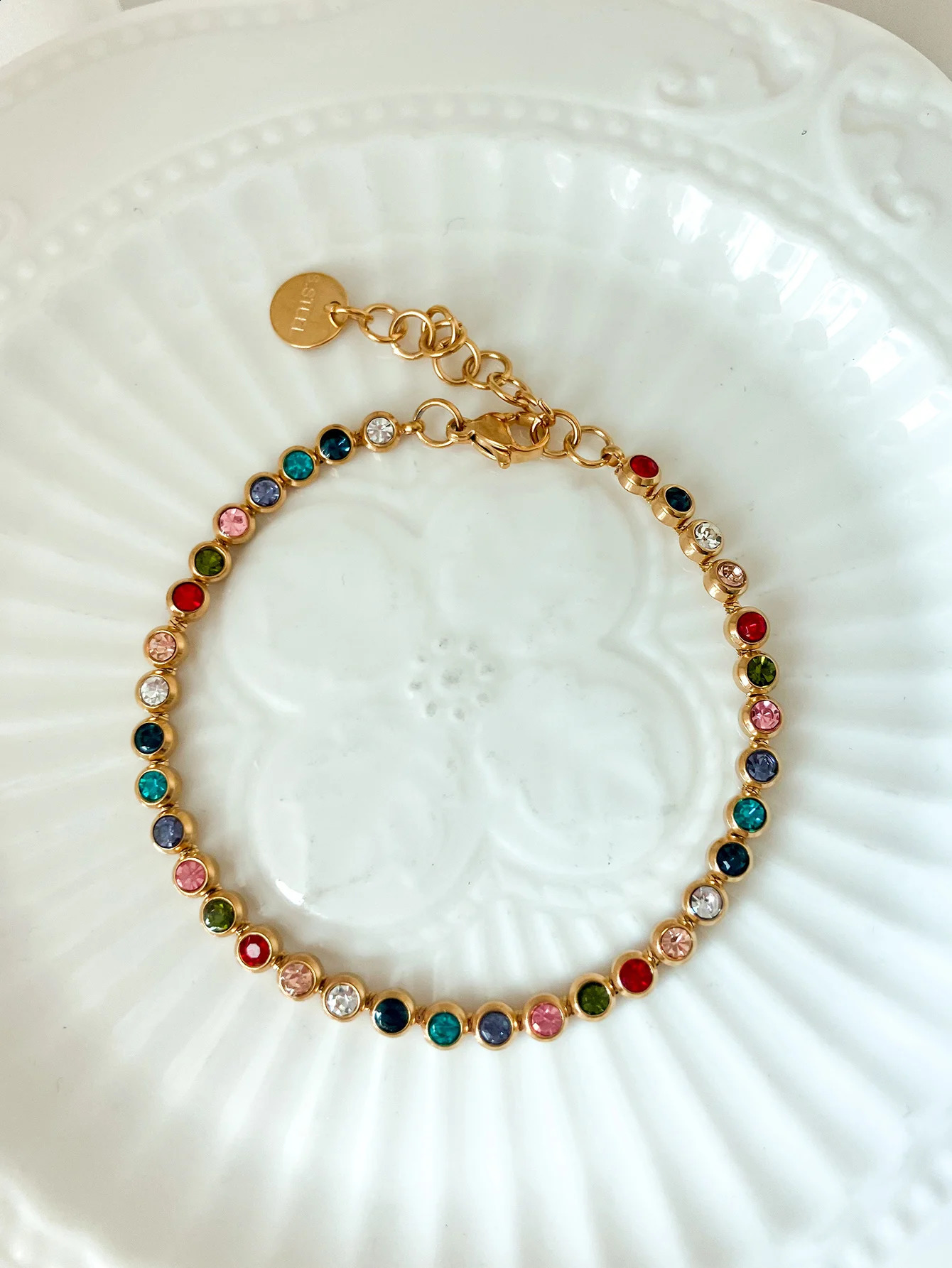 A pair of French retro and fashionable stainless steel womens colored zircon bracelets daily commuting gifts dating parties 241116