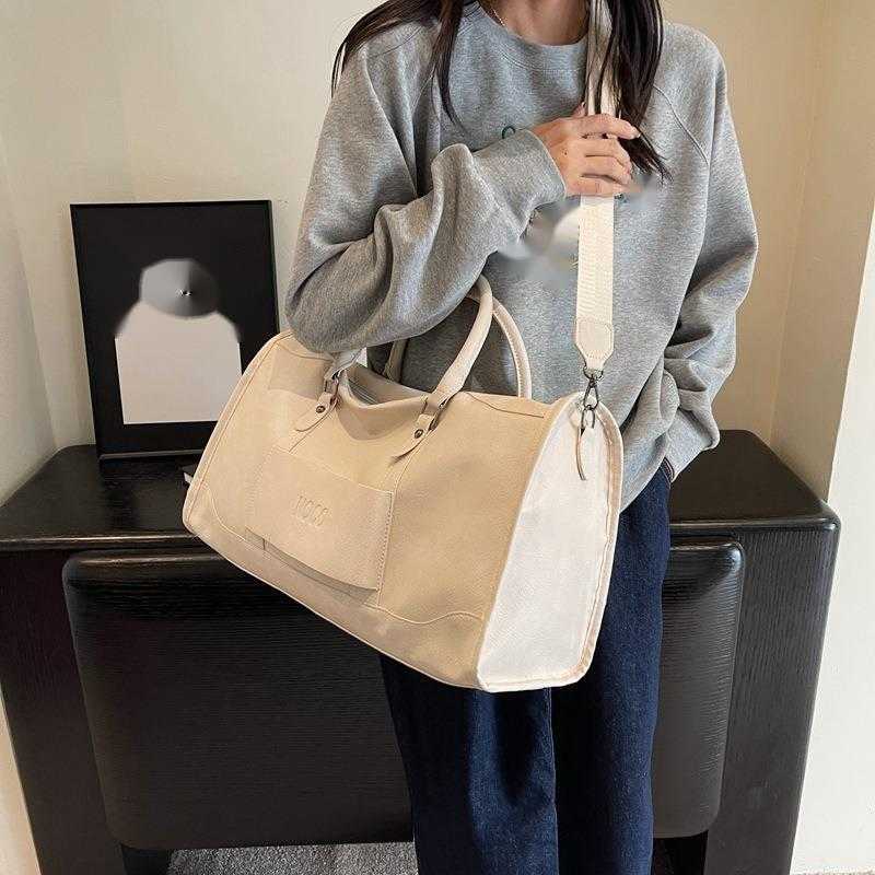 Sports Bag Womens Fitness Foreskin Travel Handbag Womens Lightweight Short Distance Travel Bag