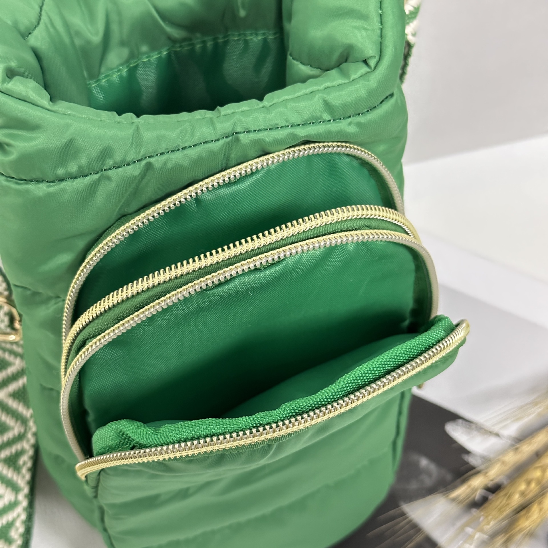 Winter outdoor down bottle cover Portable stylish shoulder strap water bottle bag Portable Crossbody insulated ice Master cup cover
