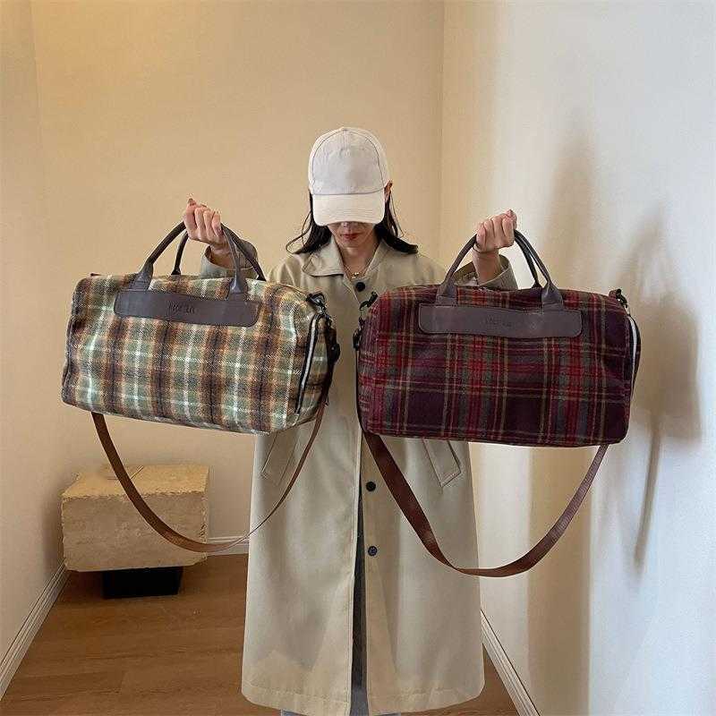 Ladies Crossbody Fitness Bag Crossbody Lightweight Business Travel Airplane Bag Fashion Short Distance Handheld Travel Bag