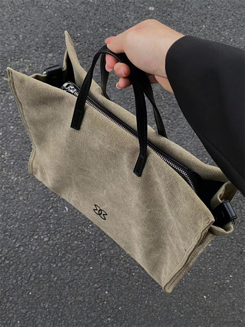 Square canvas tote female designer's new one shoulder crossbody bag, versatile and large capacity commuting handbag