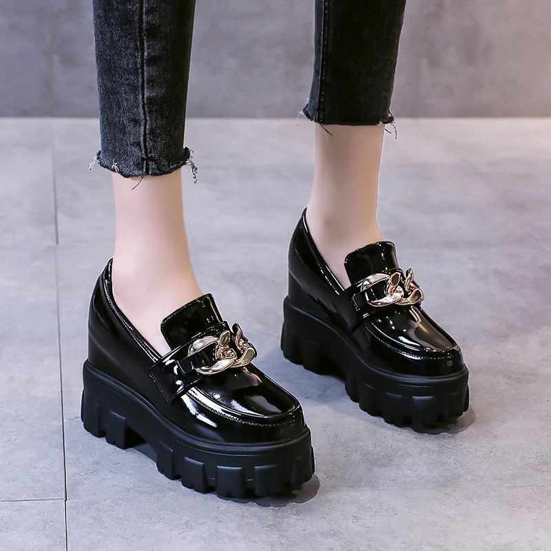 Womens patent leather thick sports shoes breathable chain high heels platform casual shoes flat womens vulcanized 241115