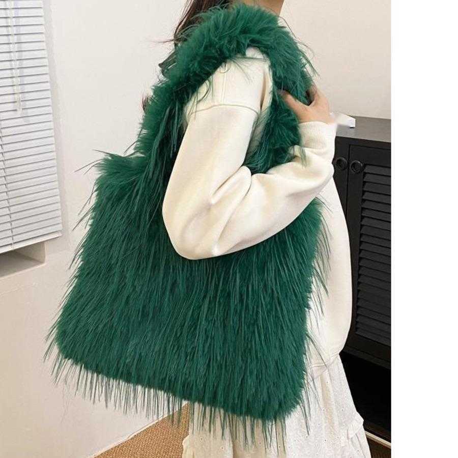 Autumn Winter Tote Bag Large Capacity Shopping Bags For Women New Style Tassel Shoulder Bag Plush Bucket Bag 241104