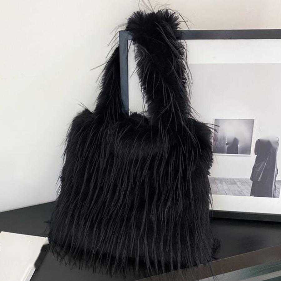 Autumn Winter Tote Bag Large Capacity Shopping Bags For Women New Style Tassel Shoulder Bag Plush Bucket Bag 241104