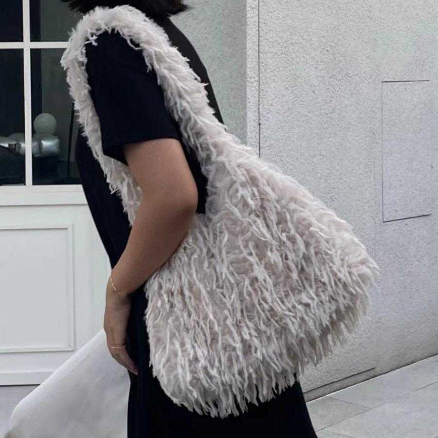 Autumn Winter Tassel Furry Tote Bag Long Trendy Shoulder Bag Fashionable Shopping Bags Commuting Versatile Tote Bag Totes Handbags 241104