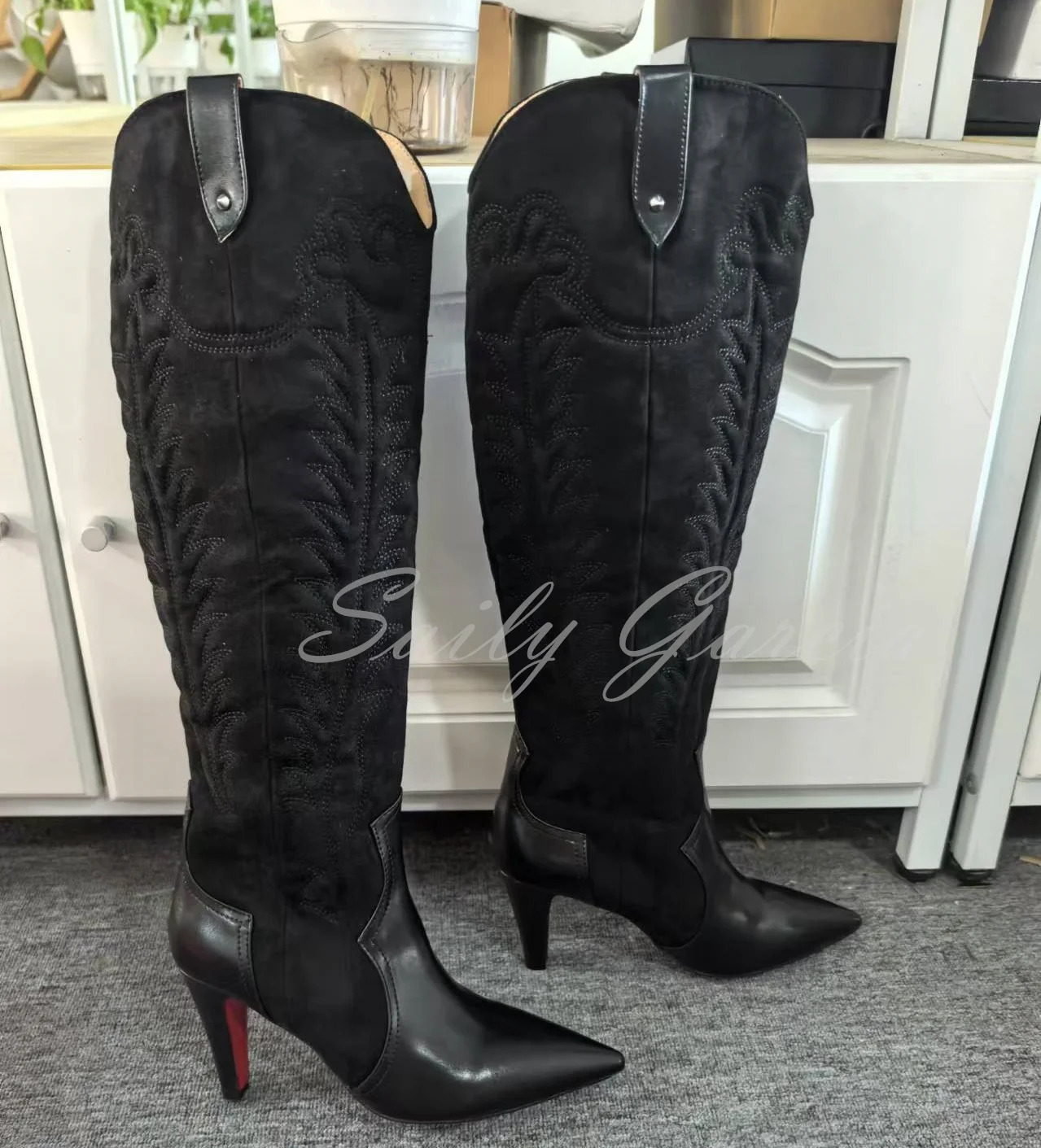 Brown suede crystal bead knee for women dotted toe embroidered slim high heels slider er winter fashion boots 241115