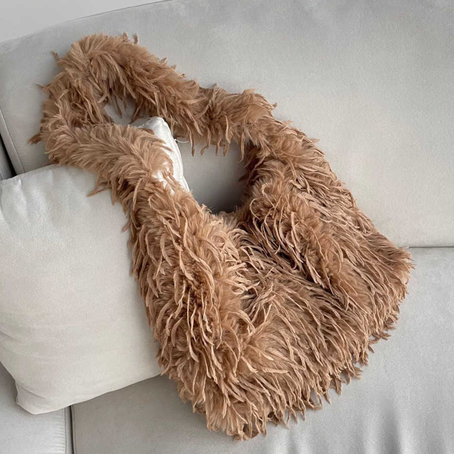Autumn Winter Tassel Furry Tote Bag Long Trendy Shoulder Bag Fashionable Shopping Bags Commuting Versatile Tote Bag Totes Handbags 241104