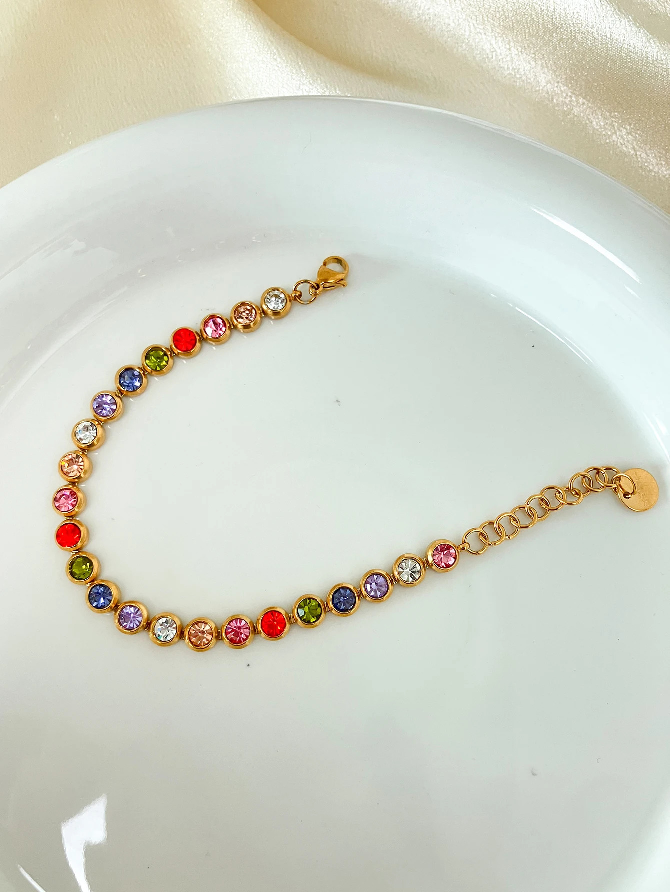 A pair of French retro and fashionable stainless steel womens colored zircon bracelets daily commuting gifts dating parties 241116