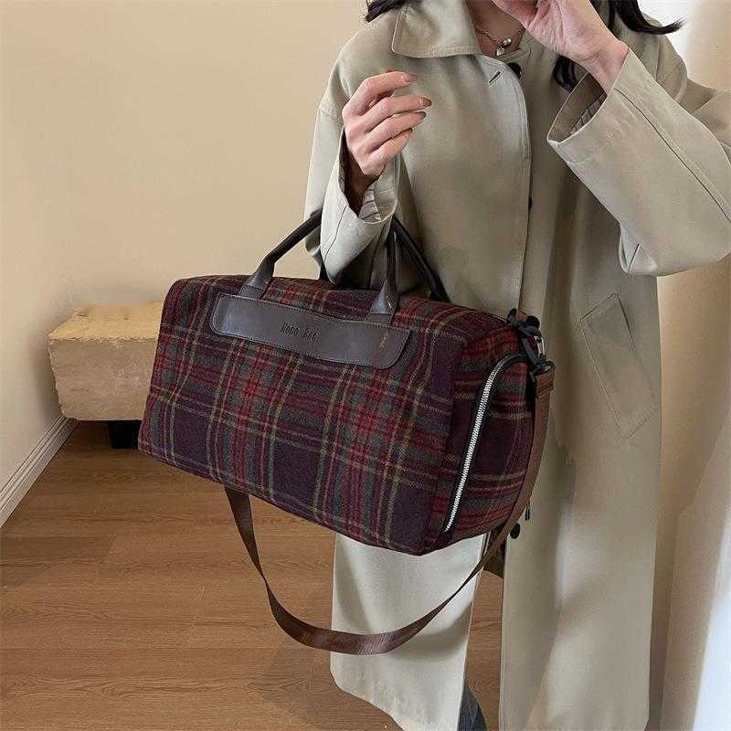 Ladies Crossbody Fitness Bag Crossbody Lightweight Business Travel Airplane Bag Fashion Short Distance Handheld Travel Bag