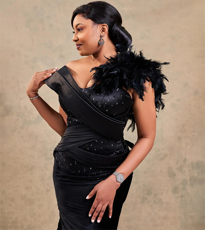 Elegant Beaded Black Mermaid Prom Dresses Feathers Satin Long Evening Dress For Women 2024 Ruched Elegant Special Occasion Gown
