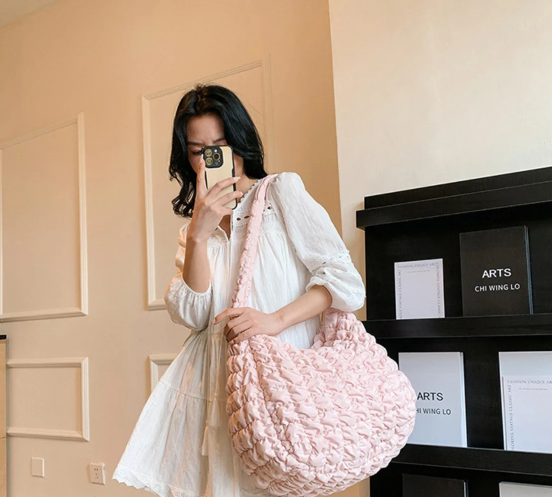 2025S New Free Shipping Designer Bag Niche Pleated Cloud Large Capacity Shoulder Cross Body Bag Nylon Womens Handbag