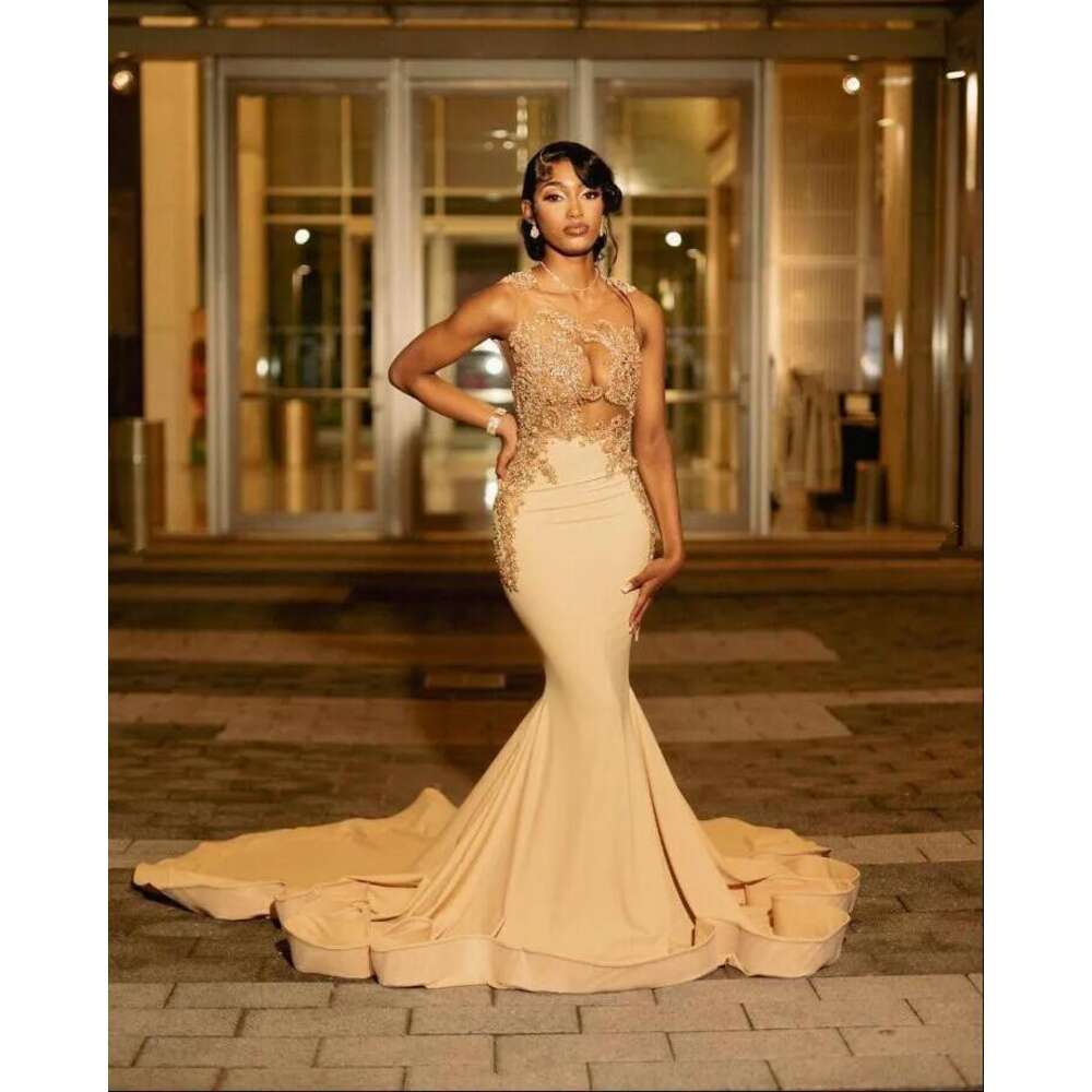 2024 Sexy Black Girls Gold Mermaid Prom Dresses Illusion Bodice Sheer Neck Sleeveless Beaded Rhies Appliques Long Evening Party Gowns Bc18161 0223