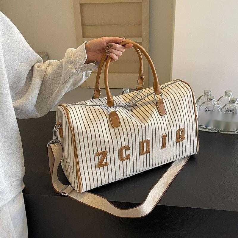 Short Distance Travel Bag for Women Lightweight and Fashion Canvas Travel Handbag for Women Simple Luggage Bag Large Capacity Fitness Bag