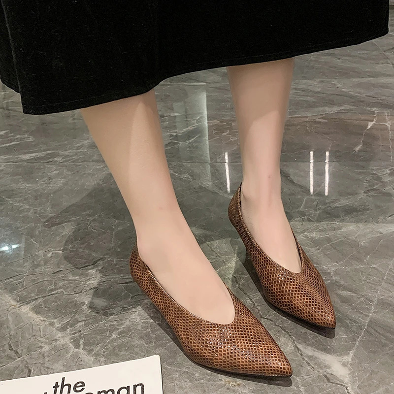 Large size soft leather shallow mouth thick high heels for women Spring and Autumn snake skin pattern high heels for women 241115