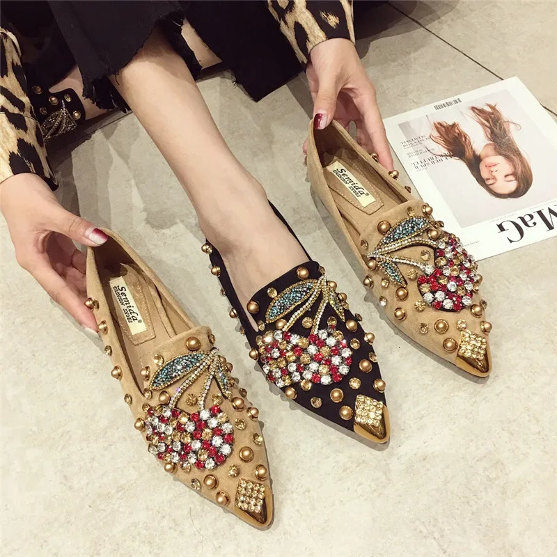 2024 Pointed Toe Womens Flat Rhinestone Loafers Autumn Rivet Classic Womens Flat Shoes Womens Ballet Flat Soft Boat Shoes 241115