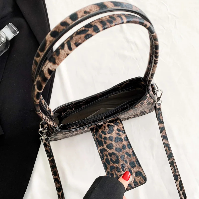 2025S New Free Shipping Designer Bag French Style Underwear Brown Black Panther Handbag Clutch Womens Retro PU Leather Cross Body Bag