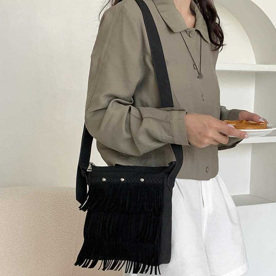 Niche Design Woven Crossbody Bag For Women Autumn Winter Small Designer Bag Velvet Tassel Tote Bag Simple Diagonal Shoulder Bags 241104