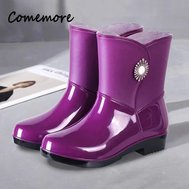 Rain Boots for Women Fashionable Outdoor Waterproof Antislip Kitchen Work Rubber Shoes with Cotton Warm Rain Boots for Winter 241115