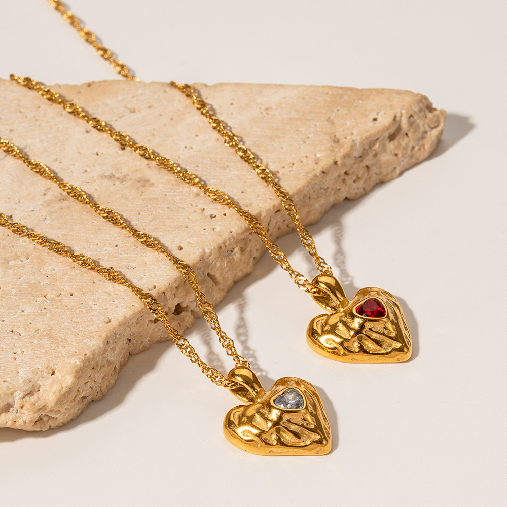 New Titanium Steel Pendant Necklace for Women 18k Gold Stainless Steel Heart Hammer Pattern Set Zircon Pendant Jewelry Wholesale