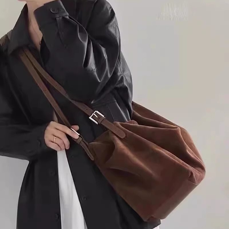 Fashion Trend Autumn/Winter New Large Capacity Suede Pillow Designer Tote Bag Strap Niche Single Versatile Cross Shoulder Female