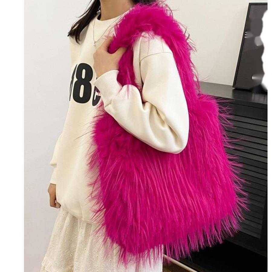 Autumn Winter Tote Bag Large Capacity Shopping Bags For Women New Style Tassel Shoulder Bag Plush Bucket Bag 241104
