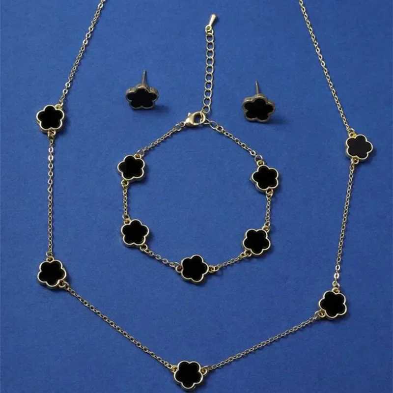 Lucky Five Petal Flower Five Leaf Bracelet Earrings Necklace 3-Piece Set for Wan Fashion Accessories Party Jewelry X2411162