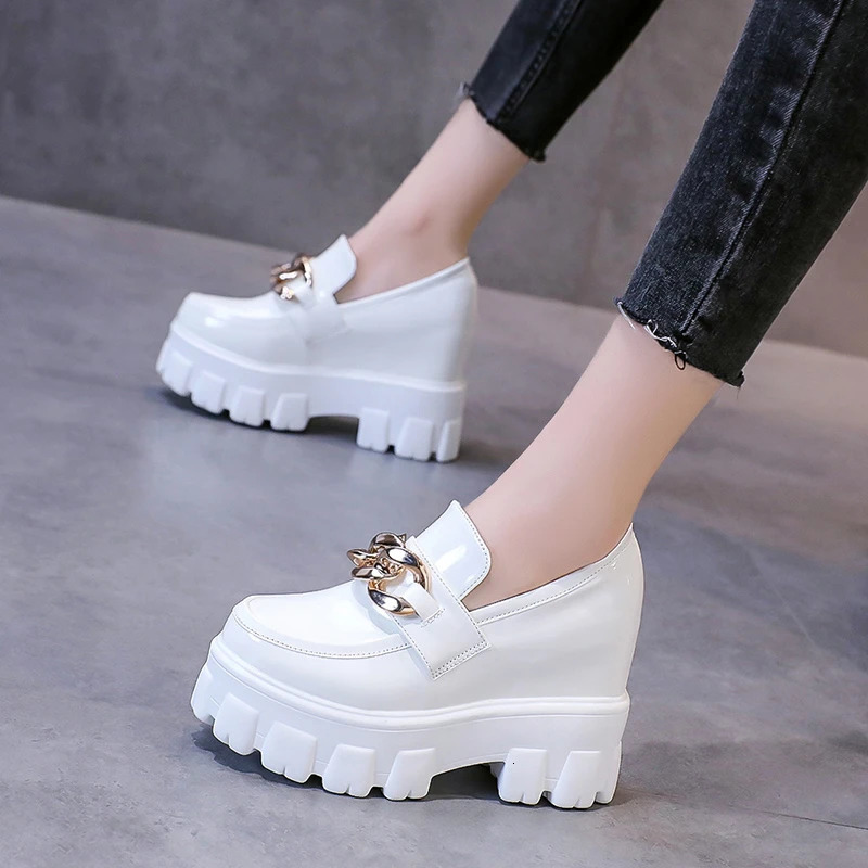 Womens patent leather thick sports shoes breathable chain high heels platform casual shoes flat womens vulcanized 241115