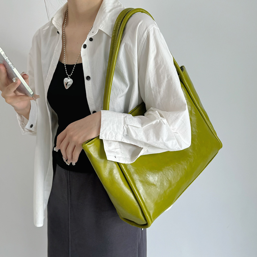 Designer women's new style, hand-held, single shoulder, large capacity, versatile, casual, underarm bag, commuting, campus tote bag