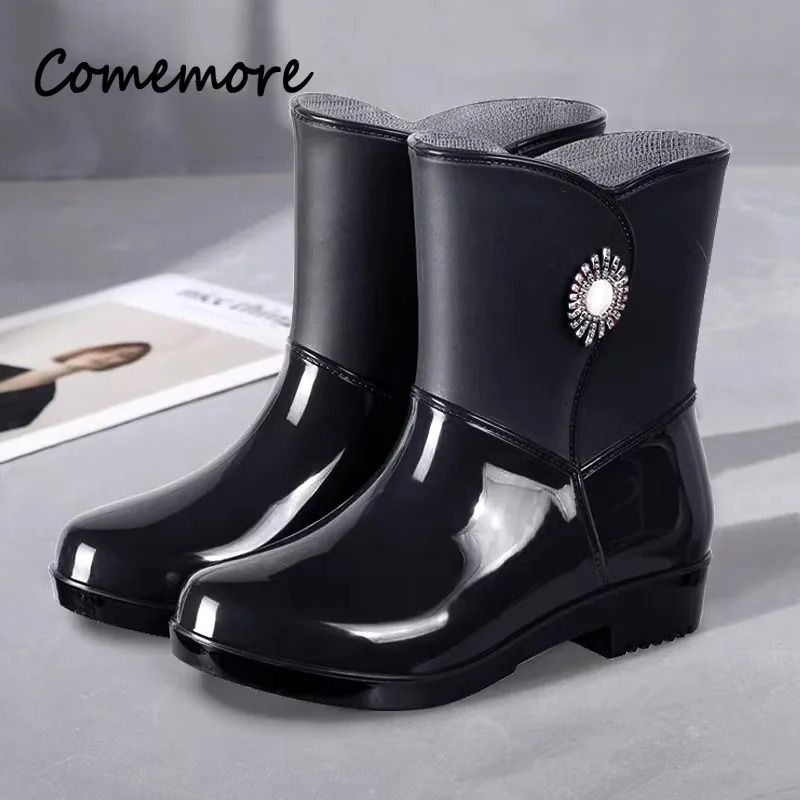 Rain Boots for Women Fashionable Outdoor Waterproof Antislip Kitchen Work Rubber Shoes with Cotton Warm Rain Boots for Winter 241115