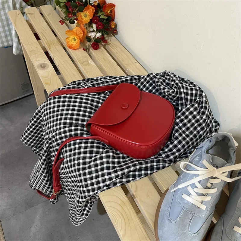 New Free Shipping Designer Bag Xiuya Red Shoulder Retro Solid Color Small Fashion Cross Body Bag Fully Matching Simple Womens Handbag