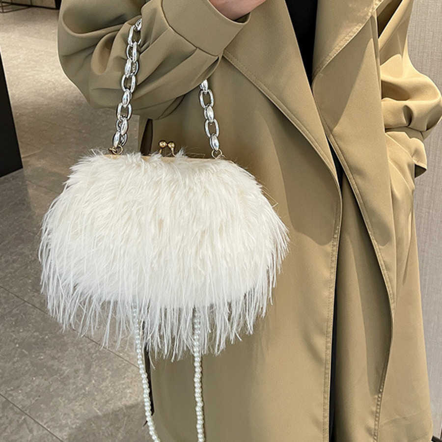 Plush WoMens Shoulder Bag Tassel Pearl Chain Single Crossbody Bag Fairy Clip Buckle Tote Bag Dinner Bag 241104
