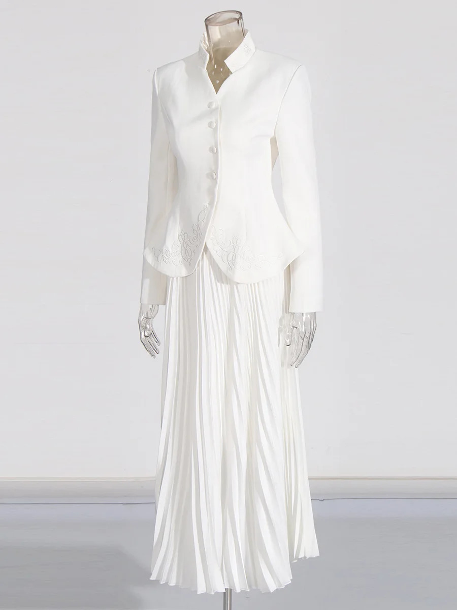 Get Spring Womens Ski Suit Autumn Three Dimensional Embroidered White Jacket High Waist Folded Two Piece Set 241115