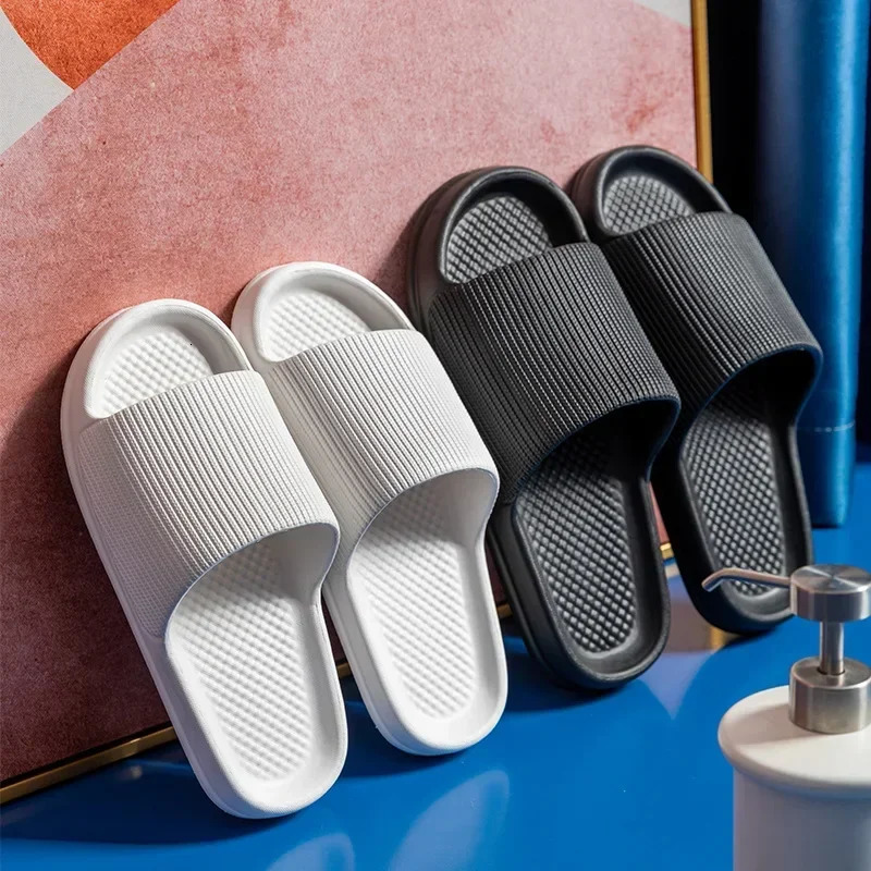 Fashion Mens Womens Sandals AntiSlip WearResistant EVA Thick Sole Comfortable Home Slippers Bathroom Bath FlipFlops 241115
