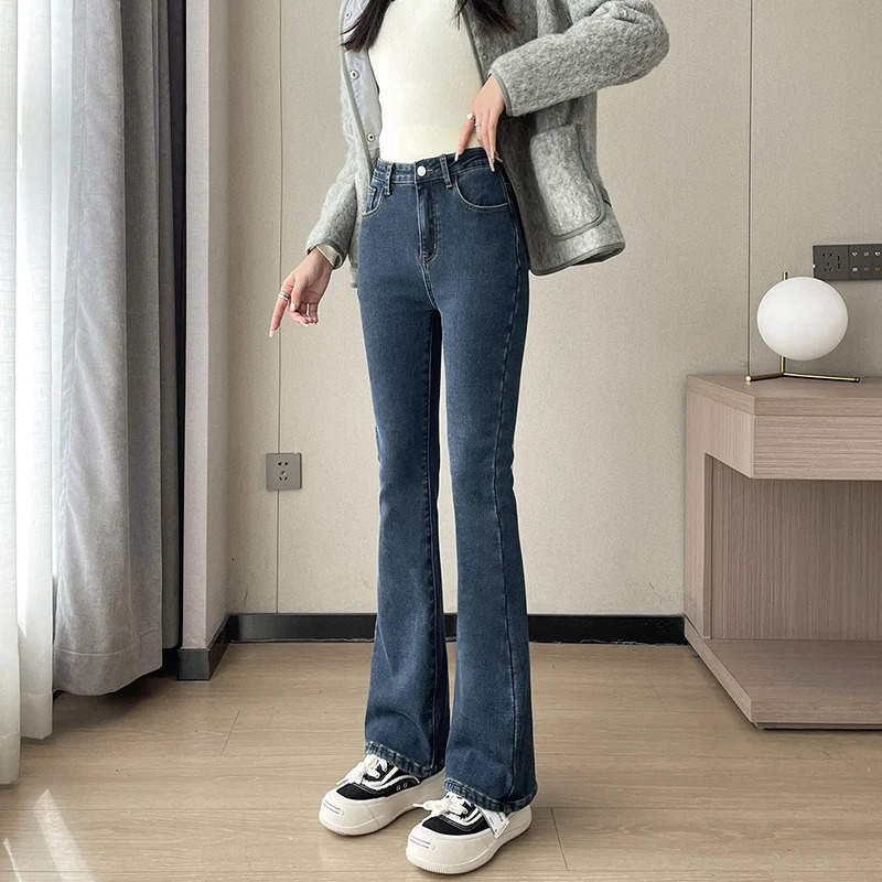 2023 Fashion Women Warm Plush Flared Jeans Thermal Fleece Loose Denim Pants Female High Waist Urban Straight Flare Trouser 241115