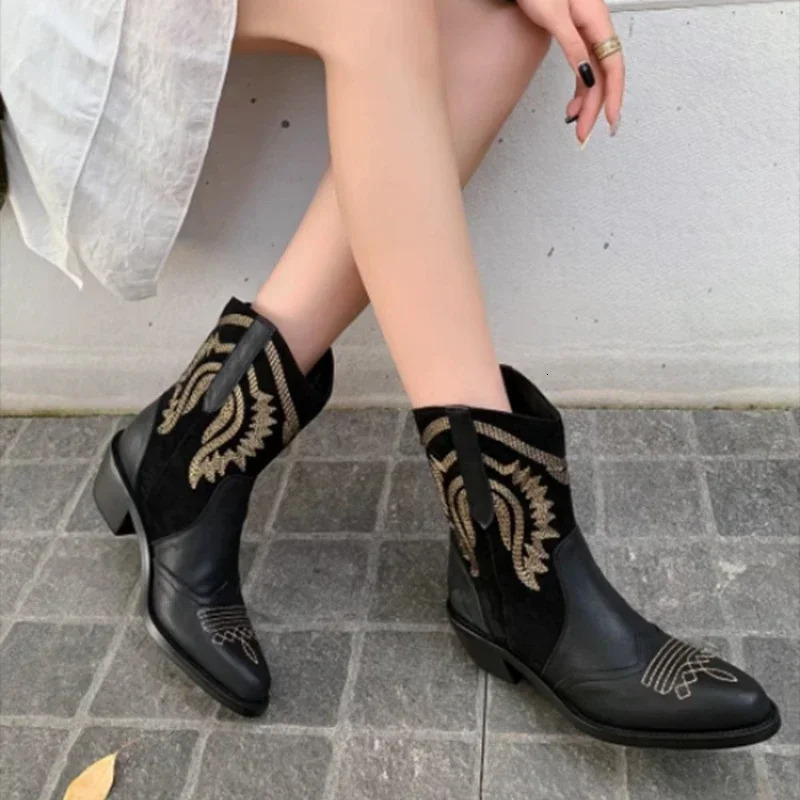 Size Mens ankle denim boots suede leather embroidered denim boots thick high heels winter short boots 241115