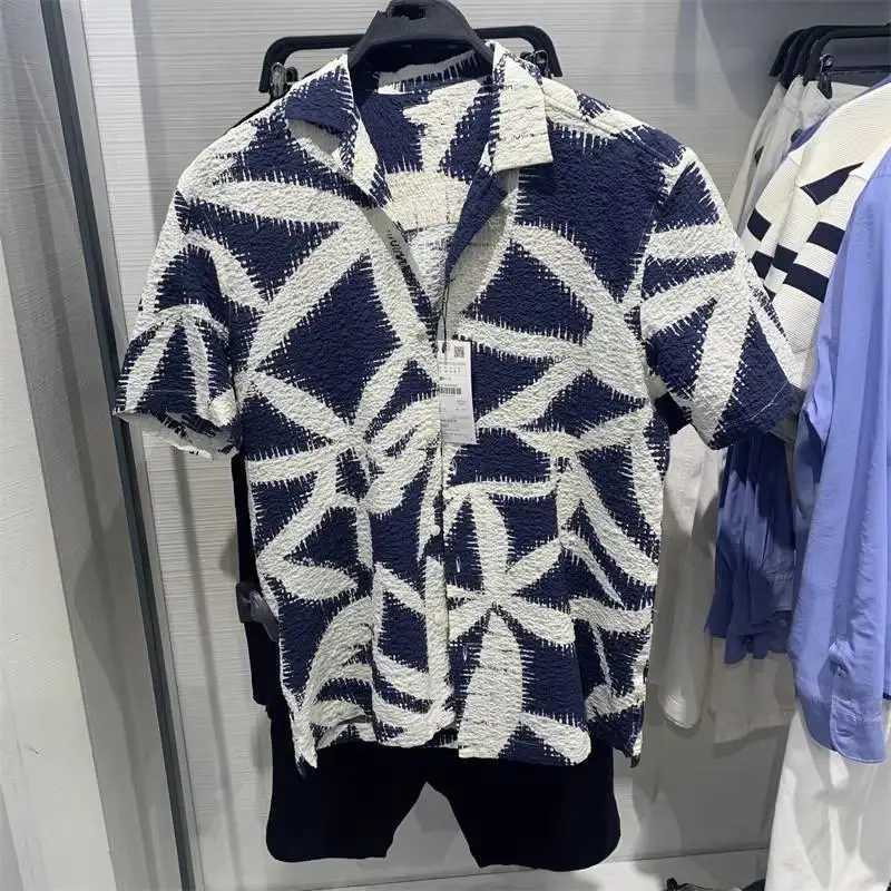Men's Casual Shirts 2024 new summer mens printed seersucker shirt for men Cuban collar Hawaiian loose short-sleeved clothing top 240416