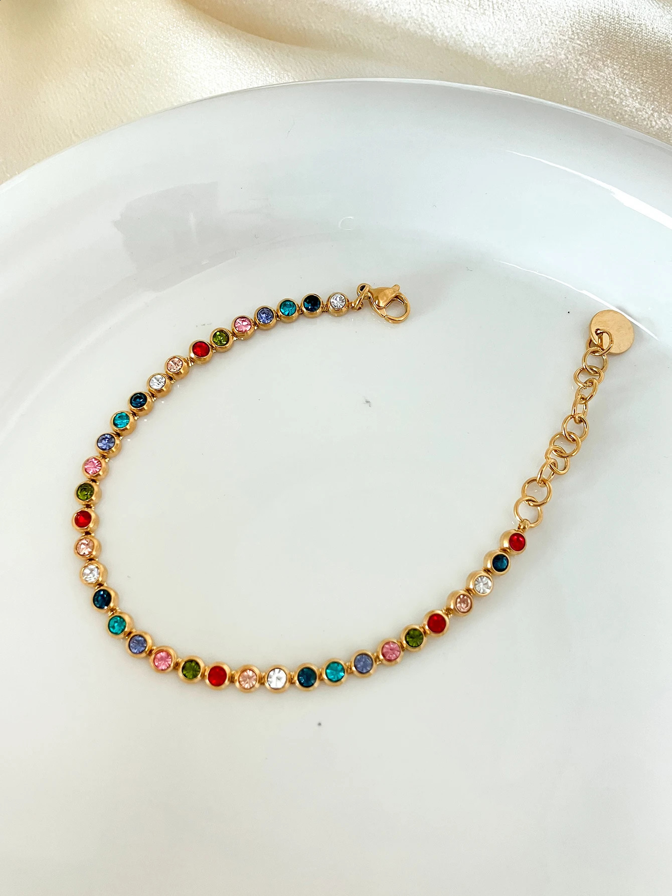 A pair of French retro and fashionable stainless steel womens colored zircon bracelets daily commuting gifts dating parties 241116