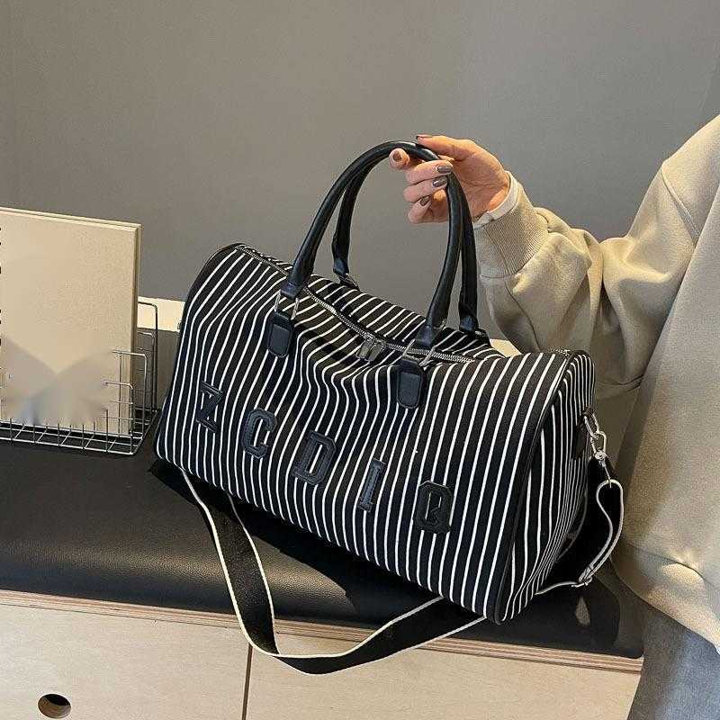 Short Distance Travel Bag for Women Lightweight and Fashion Canvas Travel Handbag for Women Simple Luggage Bag Large Capacity Fitness Bag