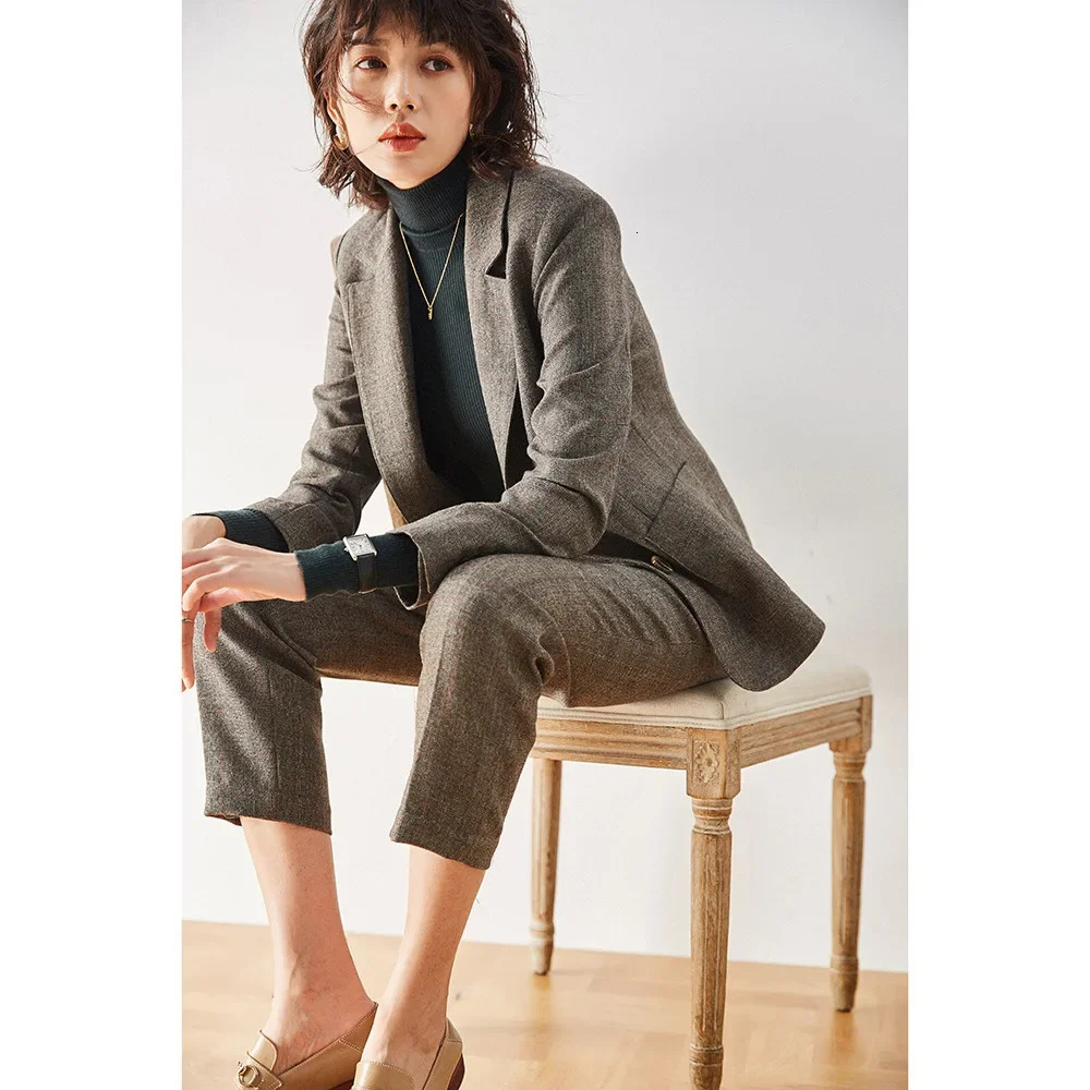 autumn and winter womens long sleeved sportswear jacket fashionable slim fit single chest office womens sportswear 241115