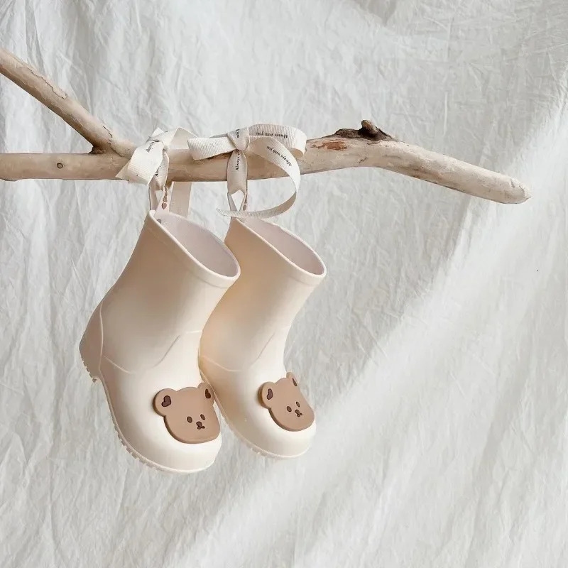 Ins Korea Childrens Rain Shoes Kindergarten Baby Silicone Lightweight Water Shoes on Rainy Days Outdoor Nonslip Bear Rain Boot 241115