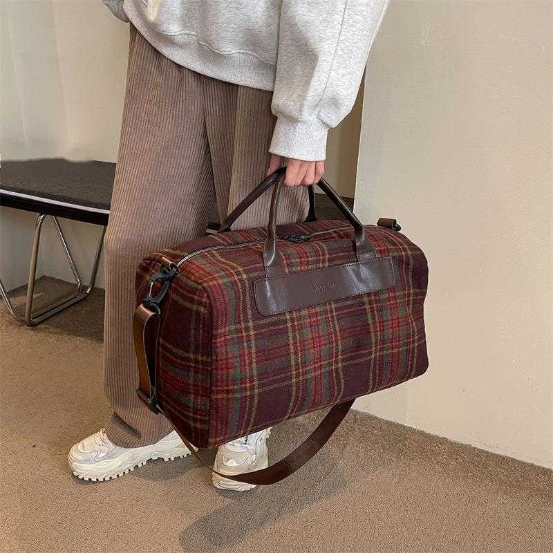 Ladies Crossbody Fitness Bag Crossbody Lightweight Business Travel Airplane Bag Fashion Short Distance Handheld Travel Bag