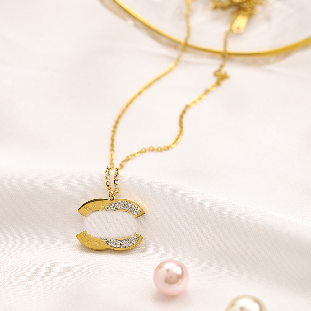 Never fade 18K gold plated luxury Designer Pendant Necklace Simple stainless steel Necklace Pendant necklace wedding Christmas ornaments