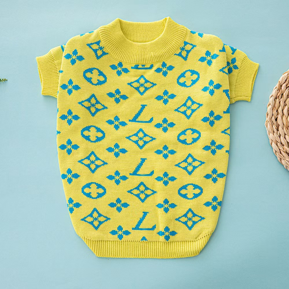 2025 new Designer Pet Brown Red Classic Dashed Letter Coat Pure Cotton Winter Warm Cat Sweater Dog Clothing